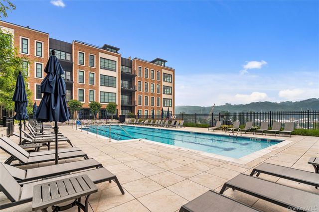 100 Garvies Point Road 1311, Glen Cove, NY 11542