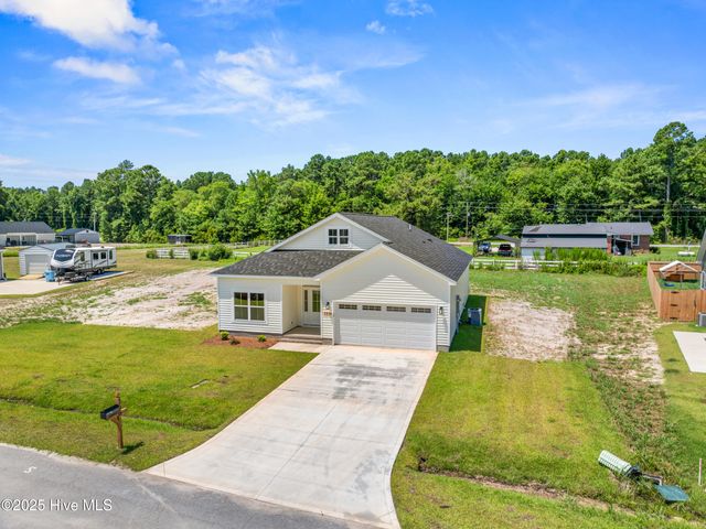 305 Belgian Court, Richlands, NC 28574
