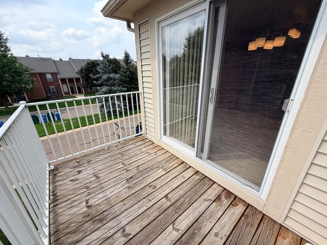 26201 Chesapeake Circle, Walled Lake, MI 48390