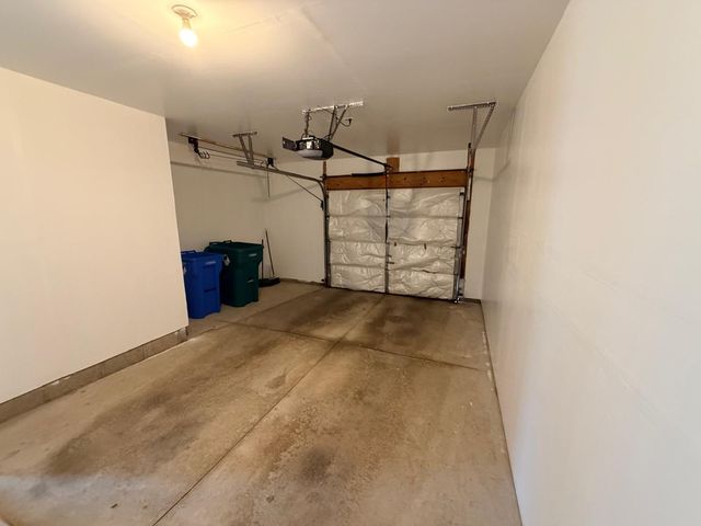 26201 Chesapeake Circle, Walled Lake, MI 48390