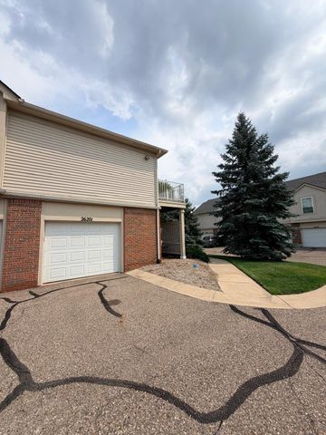 26201 Chesapeake Circle, Walled Lake, MI 48390
