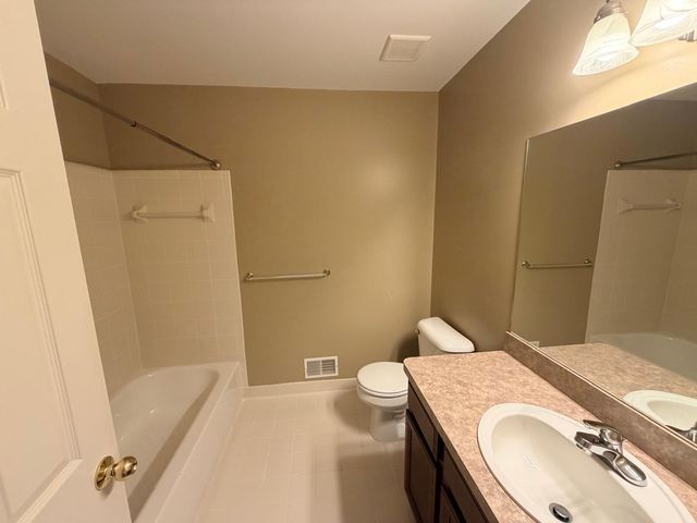 26201 Chesapeake Circle, Walled Lake, MI 48390