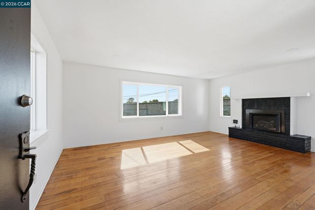 1532 Mariposa St, Richmond, CA 94804