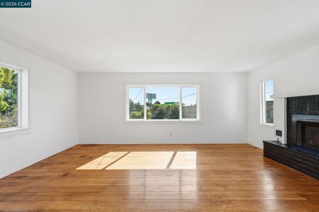 1532 Mariposa St, Richmond, CA 94804