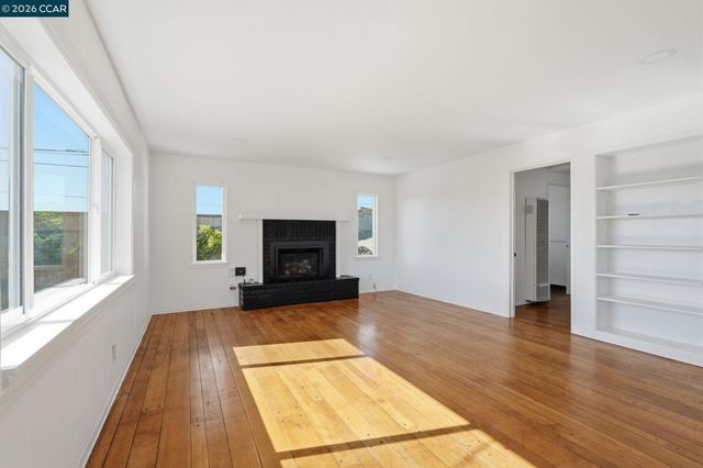 1532 Mariposa St, Richmond, CA 94804