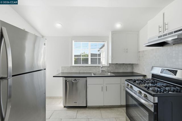 1532 Mariposa St, Richmond, CA 94804