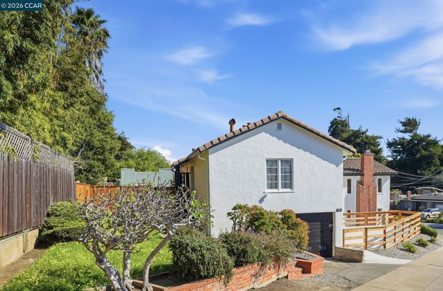 1532 Mariposa St, Richmond, CA 94804
