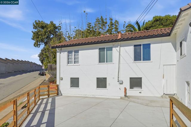 1532 Mariposa St, Richmond, CA 94804