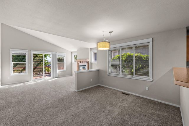 3650 SW 30th Street, Redmond, OR 97756