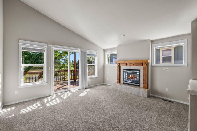 3650 SW 30th Street, Redmond, OR 97756