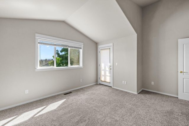 3650 SW 30th Street, Redmond, OR 97756