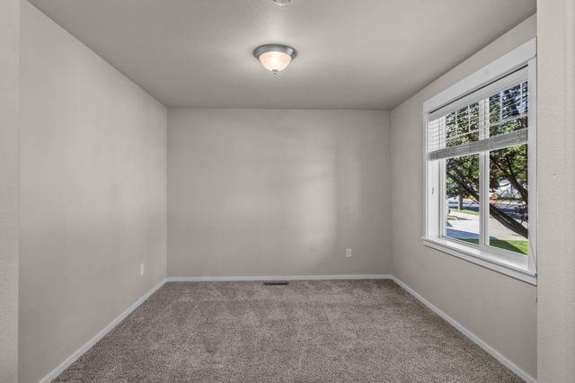3650 SW 30th Street, Redmond, OR 97756
