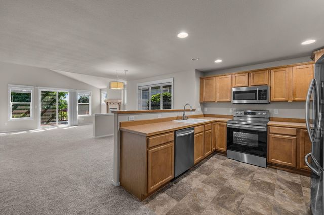 3650 SW 30th Street, Redmond, OR 97756