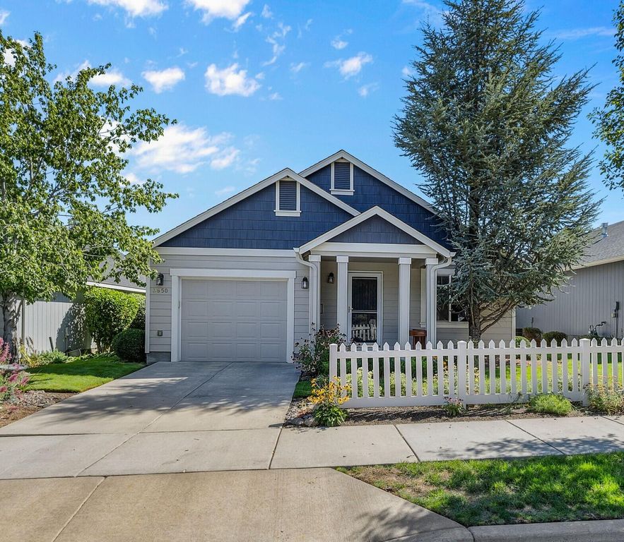 3650 SW 30th Street, Redmond, OR 97756