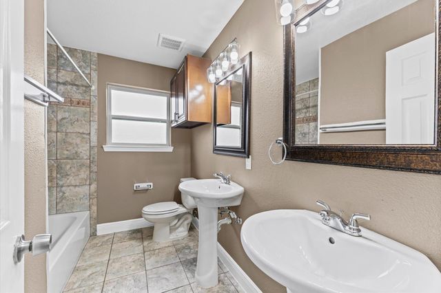 5646 Belmark Street, Houston, TX 77033