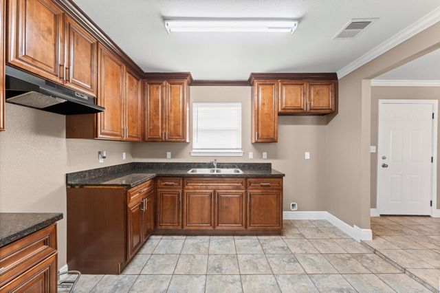 5646 Belmark Street, Houston, TX 77033