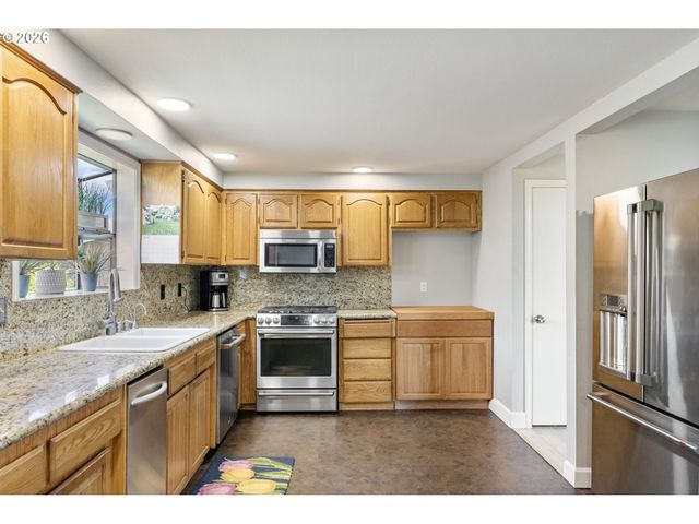 21629 Ne LACHENVIEW Ln, Fairview, OR 97024