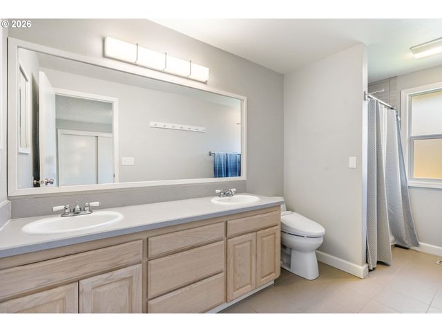 21629 Ne LACHENVIEW Ln, Fairview, OR 97024