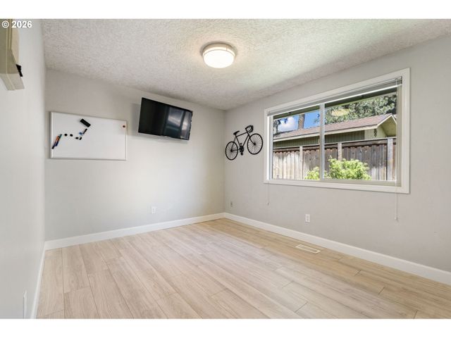21629 Ne LACHENVIEW Ln, Fairview, OR 97024