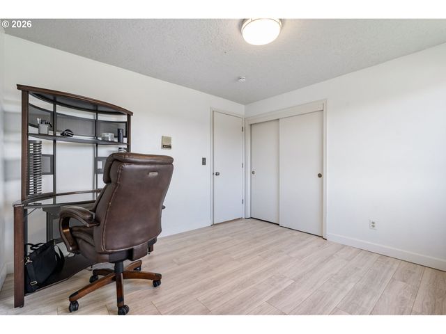 21629 Ne LACHENVIEW Ln, Fairview, OR 97024