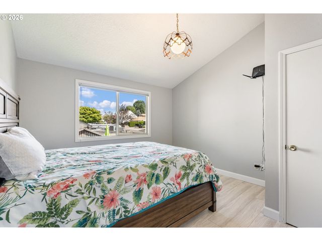21629 Ne LACHENVIEW Ln, Fairview, OR 97024