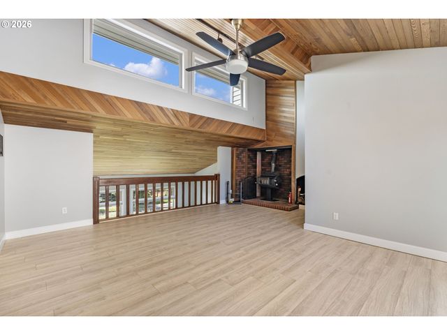 21629 Ne LACHENVIEW Ln, Fairview, OR 97024