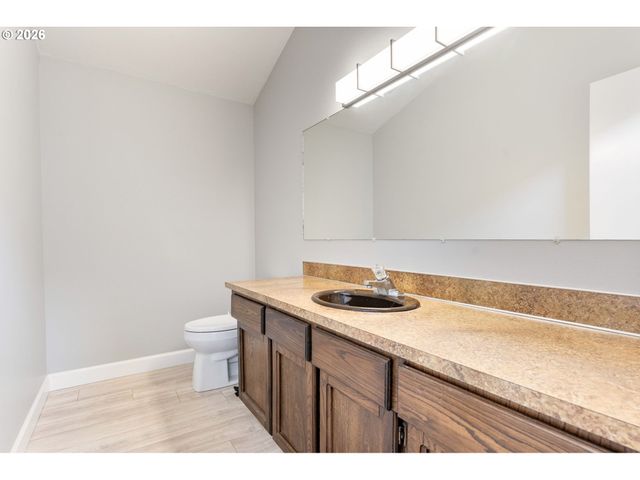 21629 Ne LACHENVIEW Ln, Fairview, OR 97024