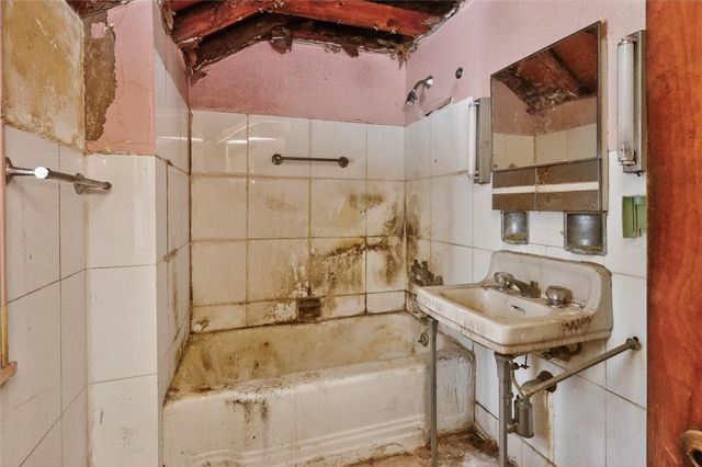 59 Hampshire Drive, Brighton, NY 14618