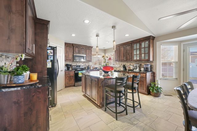 3062 W MEMORIAL CIR, South Jordan, UT 84095