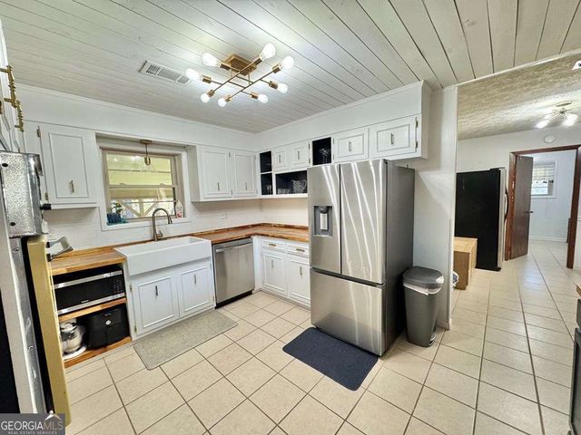 107 Newton Drive, Lyons, GA 30436