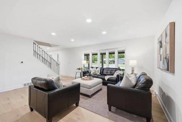 17015 24th Avenue N, Plymouth, MN 55447