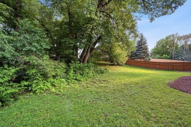 17015 24th Avenue N, Plymouth, MN 55447