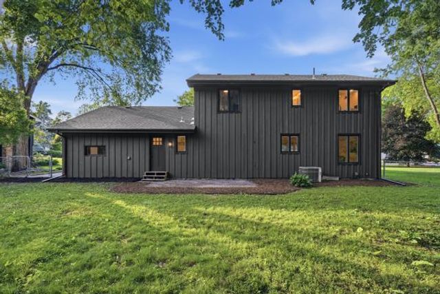 17015 24th Avenue N, Plymouth, MN 55447