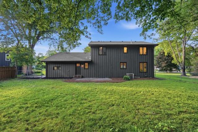 17015 24th Avenue N, Plymouth, MN 55447