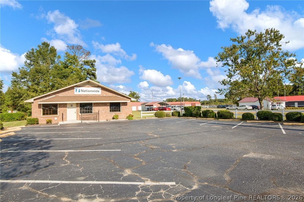 919 E Fourth Street E, Red Springs, NC 28377 — photo 2