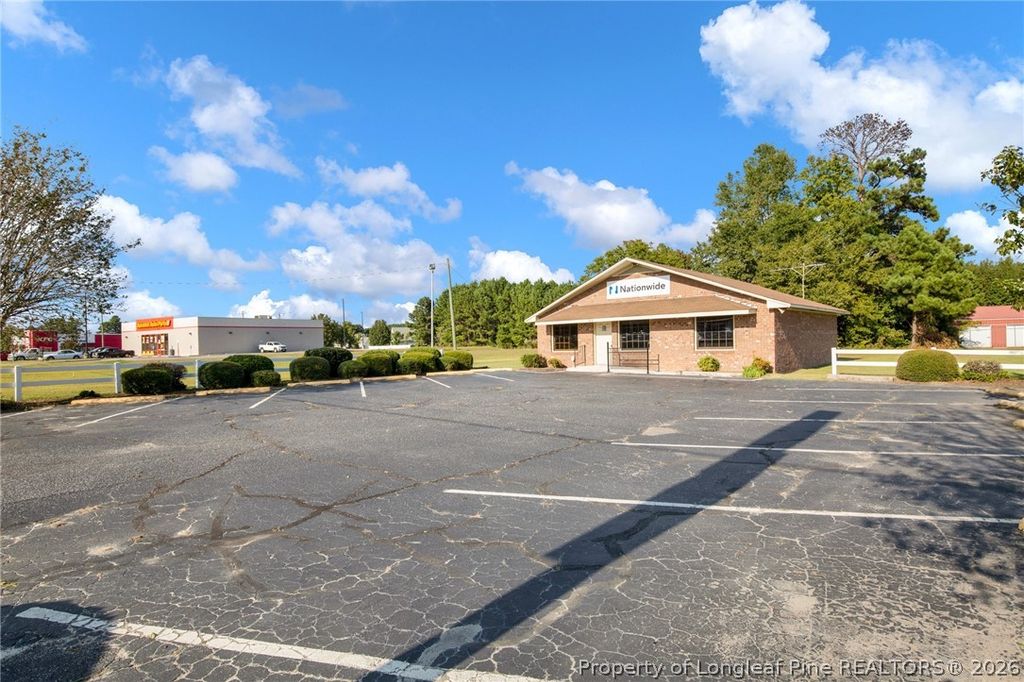 919 E Fourth Street E, Red Springs, NC 28377 — photo 3