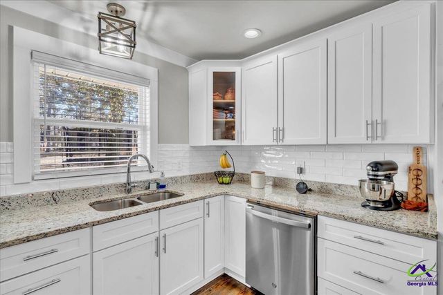 105 pine hill Circle, Byron, GA 31008