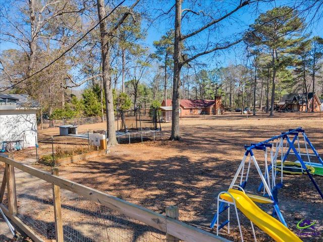 105 pine hill Circle, Byron, GA 31008