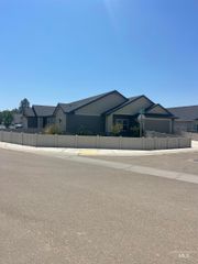 1500 Cantebria Way, Payette, ID 83661