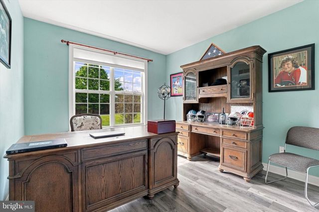 10 HARTFELD RD, Newtown, PA 18940