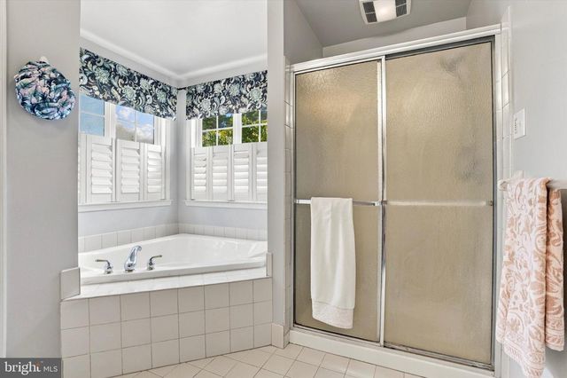 10 HARTFELD RD, Newtown, PA 18940