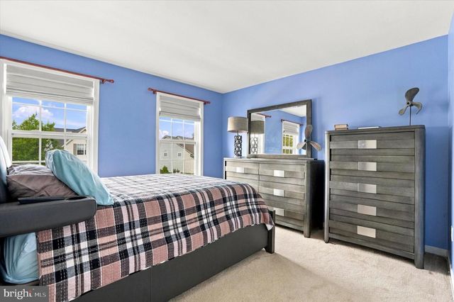 10 HARTFELD RD, Newtown, PA 18940