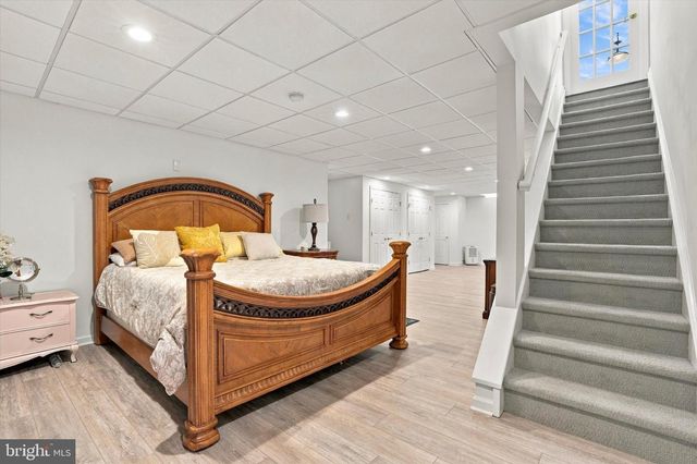 10 HARTFELD RD, Newtown, PA 18940