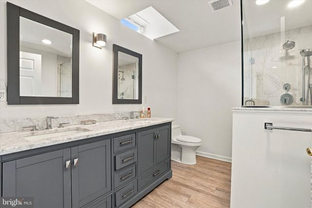 10 HARTFELD RD, Newtown, PA 18940