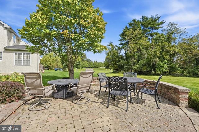 10 HARTFELD RD, Newtown, PA 18940