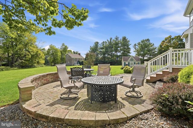 10 HARTFELD RD, Newtown, PA 18940