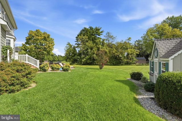 10 HARTFELD RD, Newtown, PA 18940