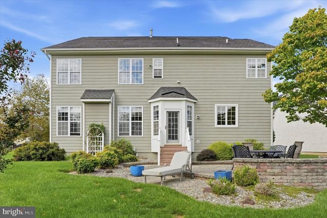 10 HARTFELD RD, Newtown, PA 18940