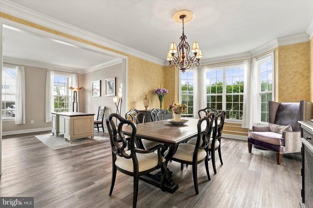 10 HARTFELD RD, Newtown, PA 18940
