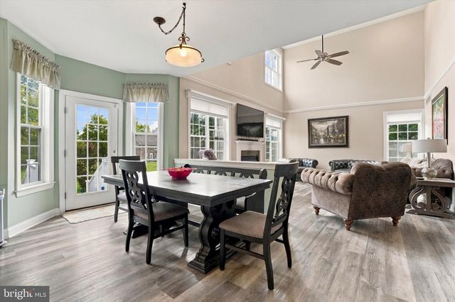 10 HARTFELD RD, Newtown, PA 18940